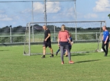 Laatste training S.K.N.W.K. JO8-1 (partijtje tegen de ouders) van maandag 2 juni 2025 (50/123)